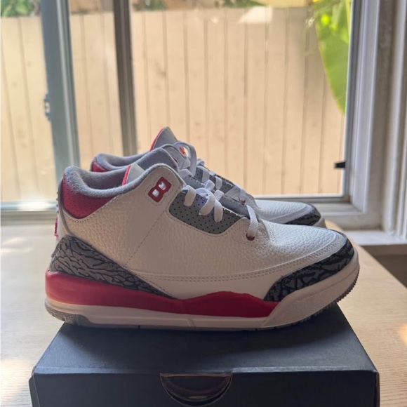 Jordan Sneakers with Red and Gray Soles - Picture 4 of 10